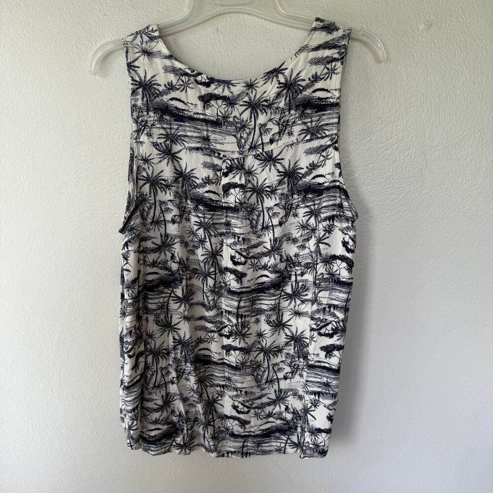 Torrid challis henley pocket sleeveless tank in a jungle toile print Size 2 - Picture 7 of 9